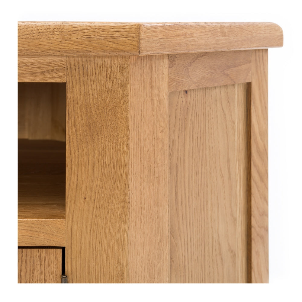 Salisbury Corner Entertainment Unit 1050 Close up